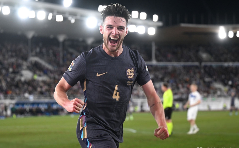 她与众多知 她与众多知